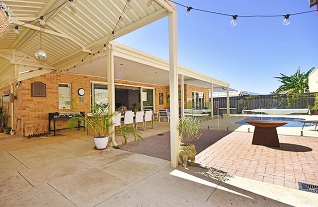 Stunning 4 Bedroom 2 Bathroom Home With Electric Heated Swimming Pool