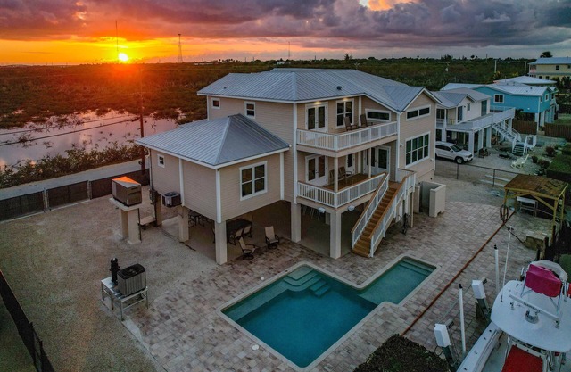 Stunning 4 Bedroom 5.5 Bath pool home with Sunset Views!