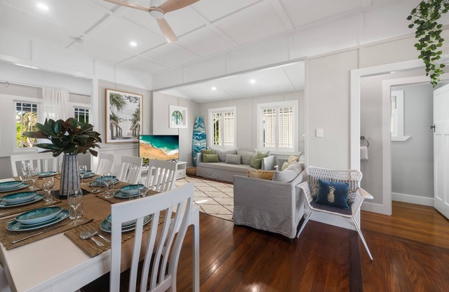 Stunning 4 Bedroom Beach House - Dicky Beach