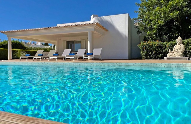 Stunning 4-Bedroom Villa, Pool with Hydromassage - Perfect for Families