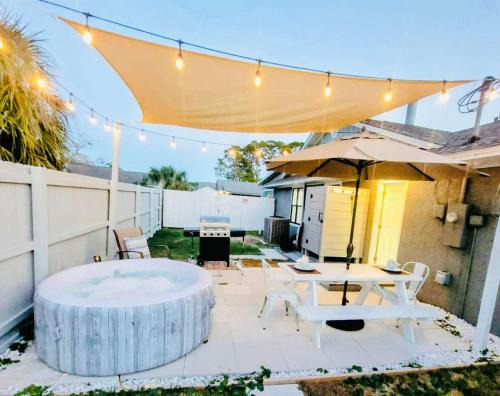 Stunning 4BD Jacuzzi - 4 Min To Beach Panama City