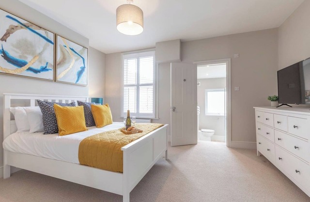 Stunning 5 Bed Regency Home