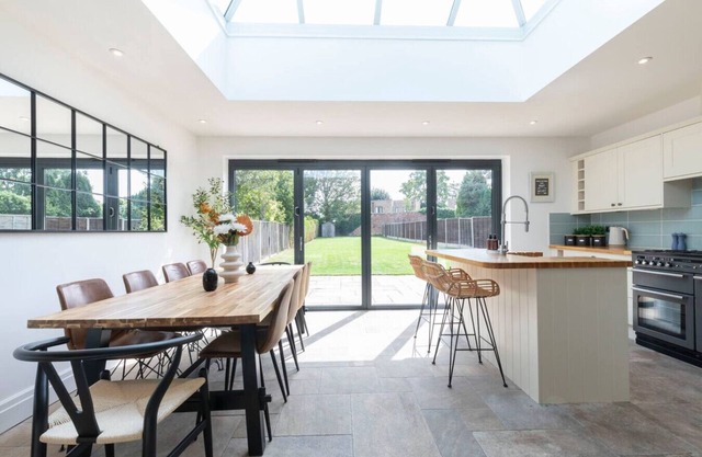 Stunning 5 Bed Detached Home in Gloucester