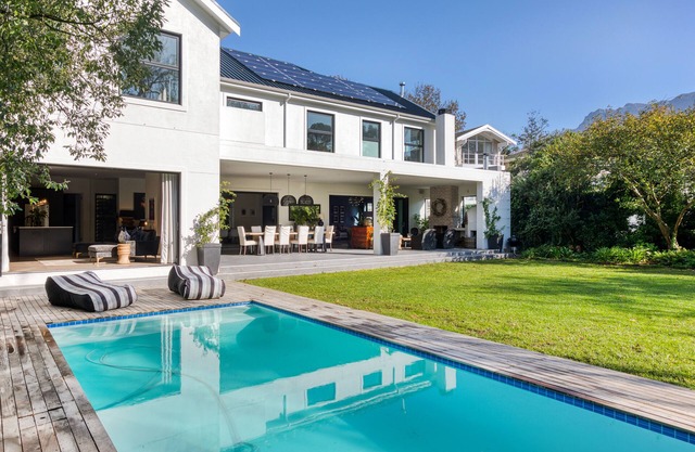 Stunning 5 bedroom Constantia family home