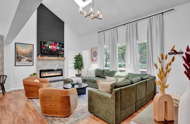 Stunning 5BR Poconos Retreat-Hot Tub-Gameroom!