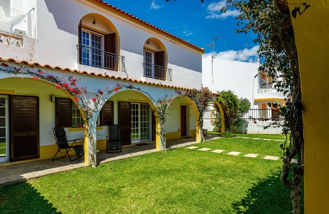 Stunning 6 bed villa with heatable pool, 650m to beach. licence no. 11362/AL