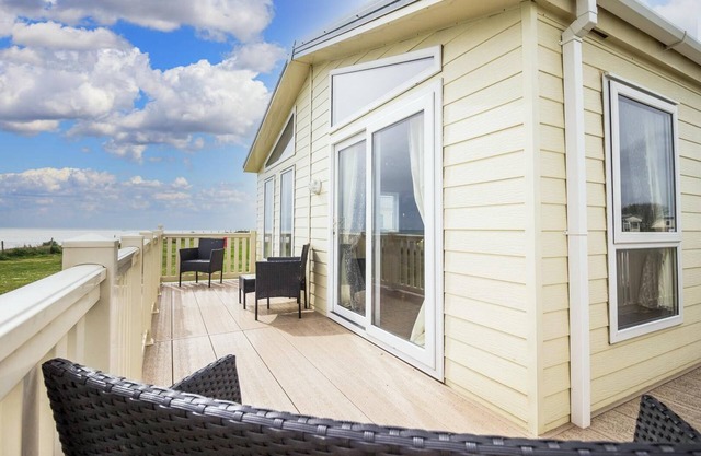 Stunning 6 berth lodge with sea views for hire at Skipsea Sands ref 41136NF