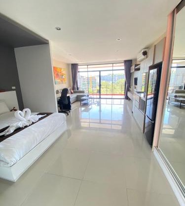 Stunning 60 sqm Studio at NaiHarn Beach Condo, Walk to Beach, Your Tropical Retreat!