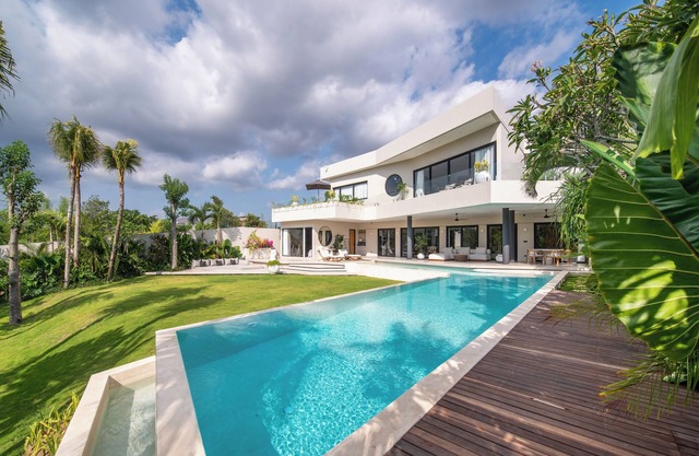Stunning 6BR villa in an exclusive residence