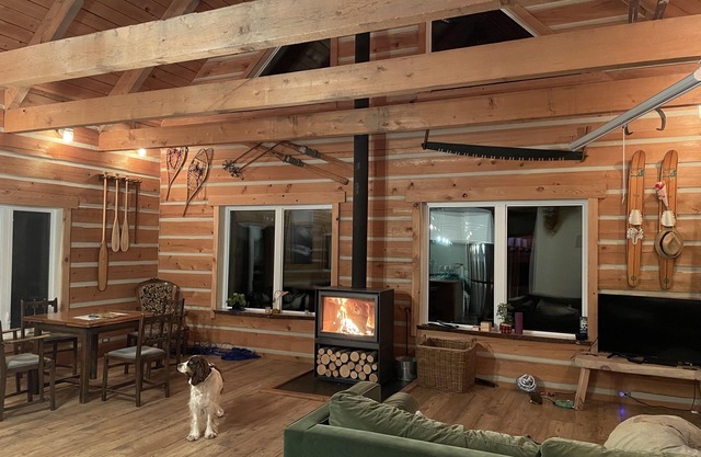 Stunning All Season Log Home on Moira Lake