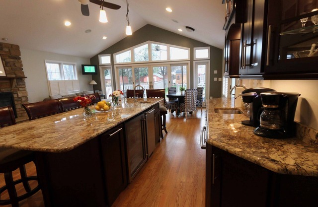 Stunning Annapolis Home! Across from the library, walk to Naval Graduation