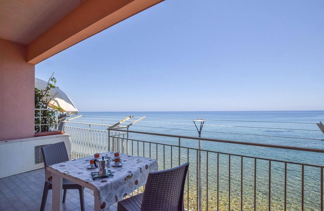 Stunning apartment in Marina di Caronia
