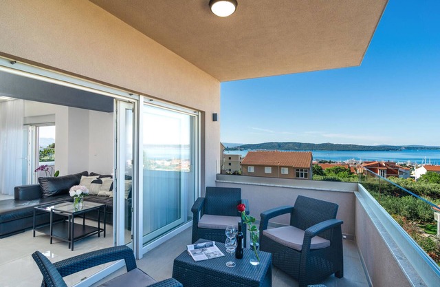 Stunning apartment in Kastel Gomilica