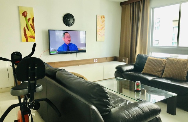 Stunning Apartment at a Bargain price, close to MRT, markets, shops