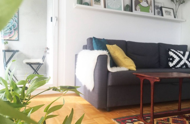 Stunning apartment - central, sunny and comfortable - with balcony & parking