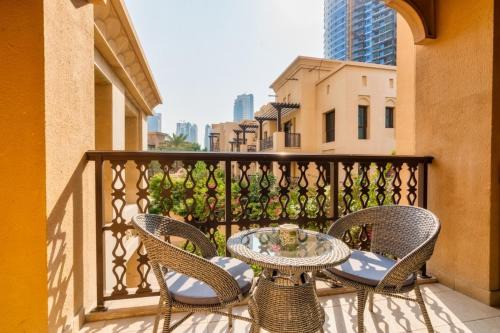 Stunning & Authentic Apt with Balcony Downtown