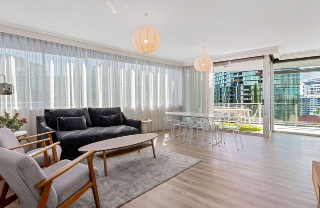 Stunning Balcony in Large Unit near River and City