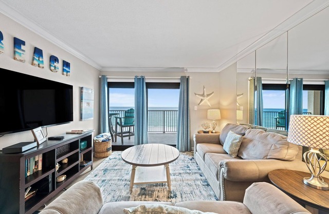 Stunning Beach Front Condo - L@K - MUST SEE