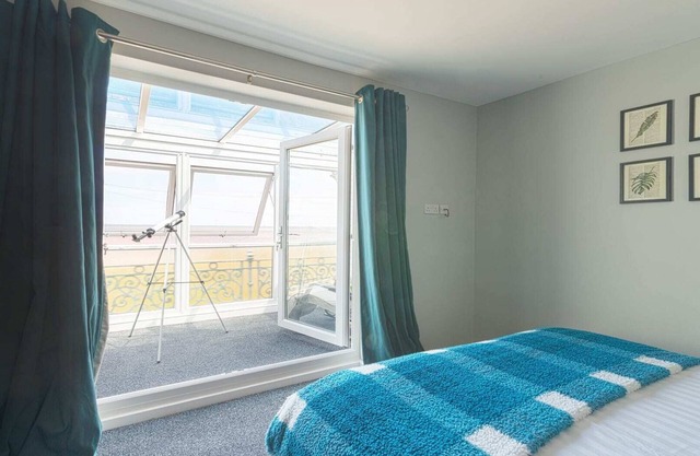 Stunning Beach House - On the Beach - Pets OK