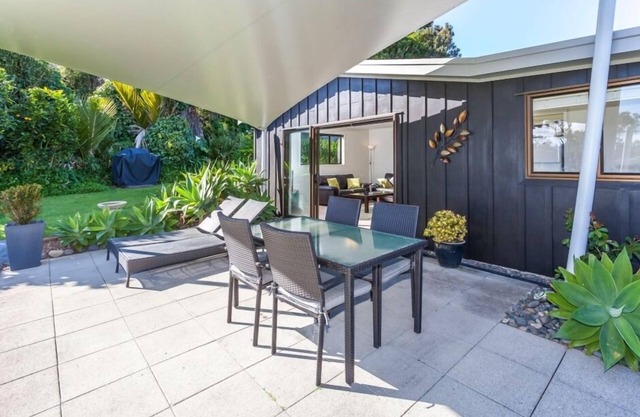 Stunning beach house within stone’s throw of the beach