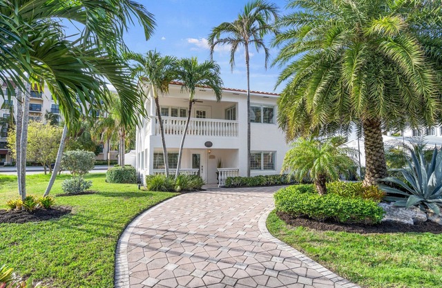 Stunning Beach House Steps To The Ocean, PrivatePool &Spa , Perfect for Families