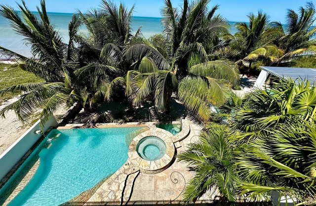Stunning beachfront villa with wifi and infinity pool