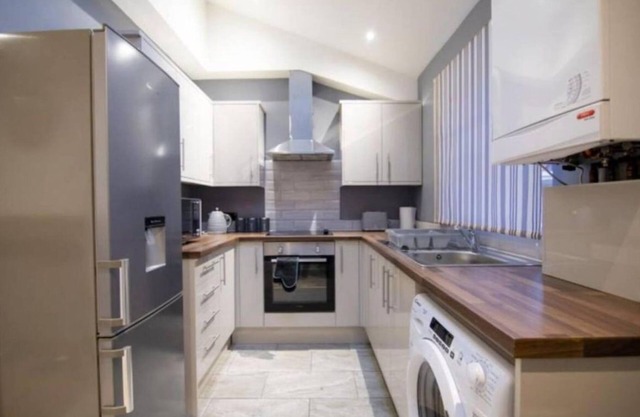 Stunning Bolton Abode – Pool Table & Free Parking