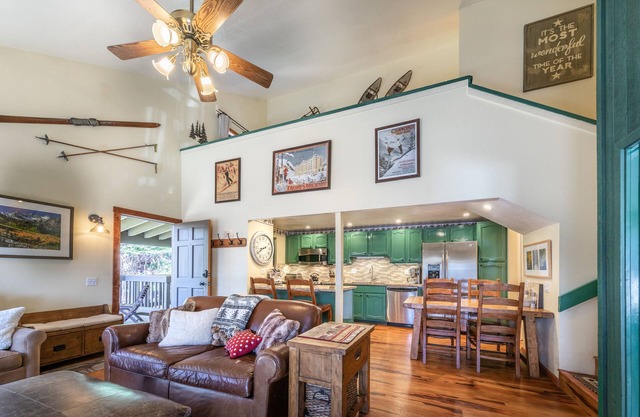 Stunning boutique mountain condo near Village and Gondola