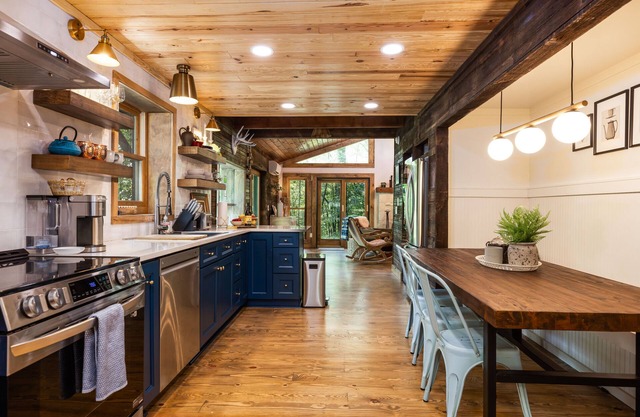 Stunning cabin with Sauna near Boone & Vale Crucis by the river and waterfalls