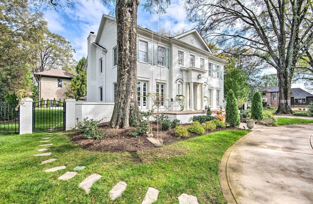 Stunning Charlotte Home: Private Pool!