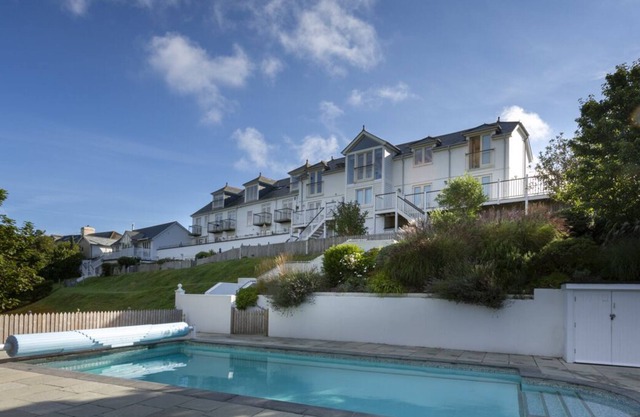 Stunning coastal apartment South Devon with pool and near beaches!