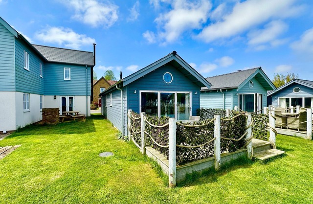 Stunning Coastal Beach House - Sleeping 4 in 2 Bedrooms - Pool and Beach Access Included.