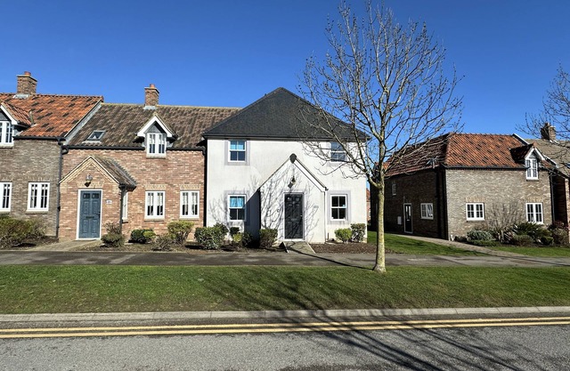 Stunning Coastal Cottage - Sleeping 8 in 4 Bedrooms - Pool and Beach Access Included.