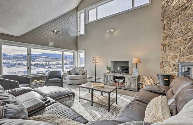 Stunning Condo in Fraser w/Mountain Views!