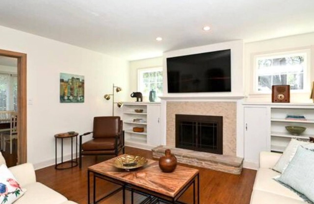 Stunning cottage by the Bay, great to bike & kayak, near downtown & museums