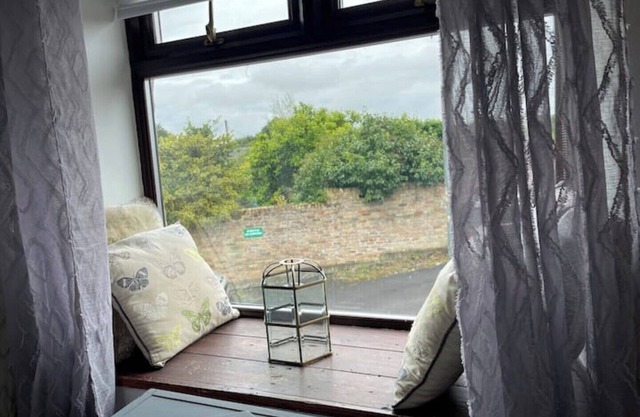 Stunning Cottage with Log Burner-King Bed-Parking
