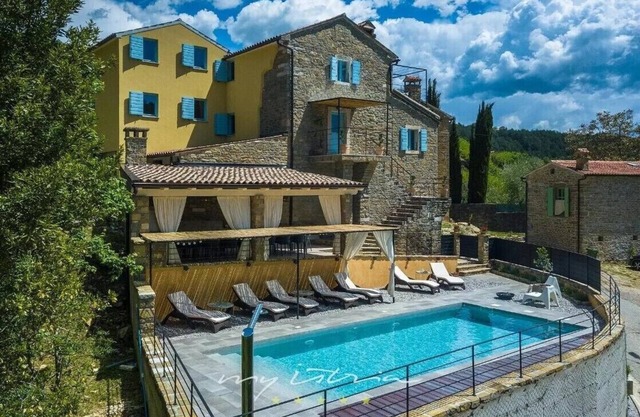 Stunning cozy Casa Jovanin with pool near Buzet