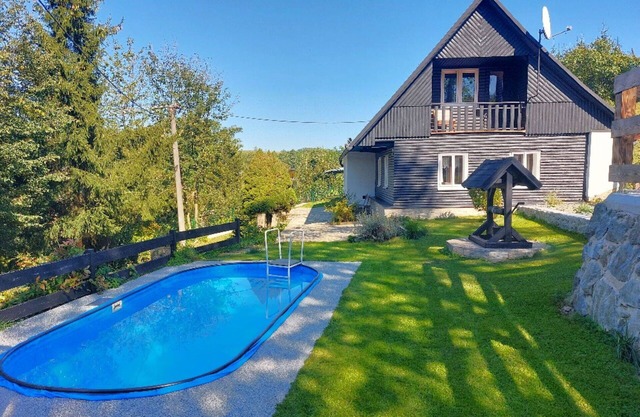 Stunning private villa for 6 people with private pool, WIFI, TV, patio and pets allowed