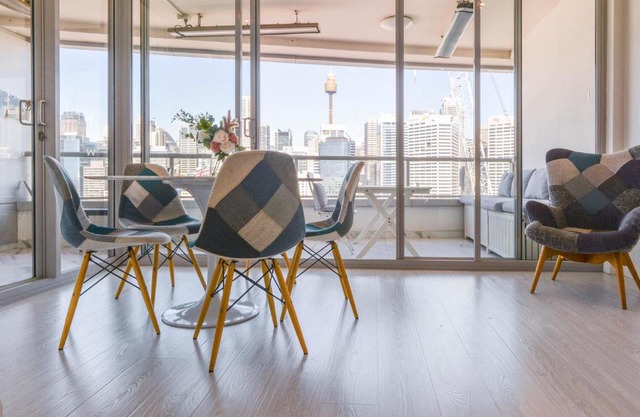 Stunning Darling Harbour View Apartment & Parking