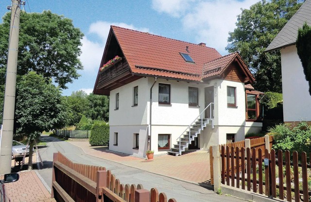 Stunning home in Auerbach/Ot Rempesgrün
