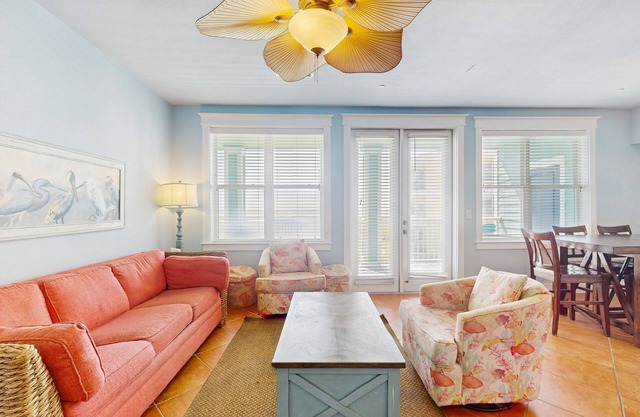 Stunning, dog-friendly condo with Gulf view, pool, hot tub & beach access