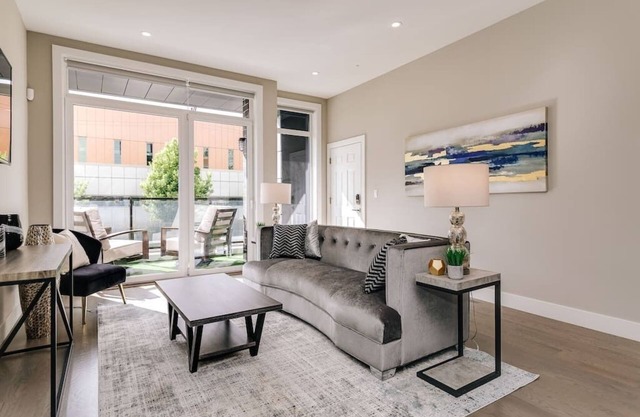 Stunning Duplex Condo #1 - Downtown River North