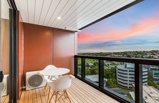 Stunning Ellerslie Apartment + Private Balcony!