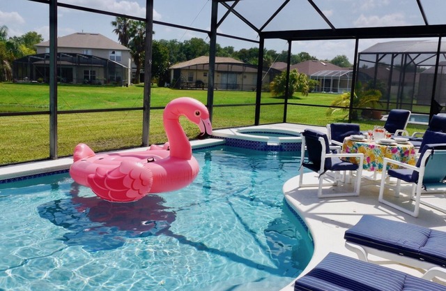 Stunning Family Friendly Villa with Lake Views - Close to all Major Attractions!