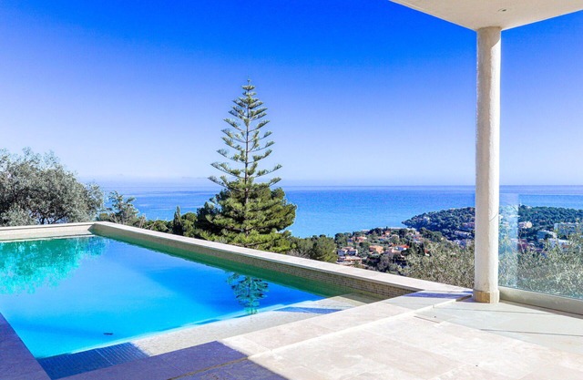 Stunning private villa for 10 people with A/C, WIFI, private pool, TV and terrace