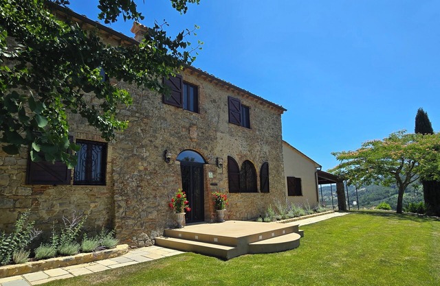 Stunning Hilltop Paradise Podere Maiano with AC!