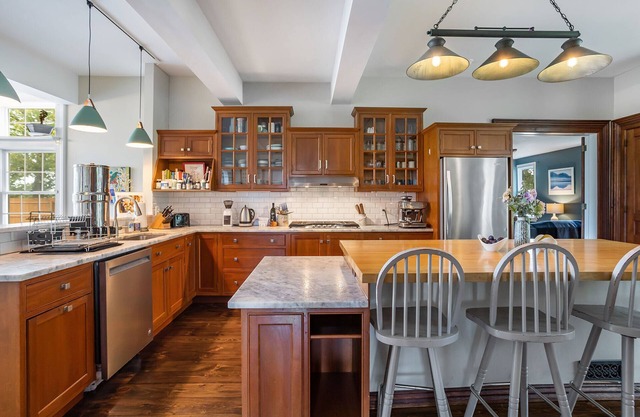 Stunning Historic Farmhouse On Vegetable Farm