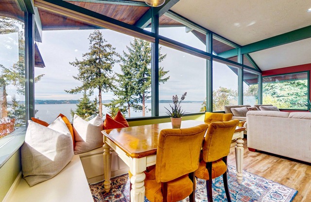 Stunning Home, Breathtaking Views, w/Hot Tub, WIFI, & Two Kids Play Areas!