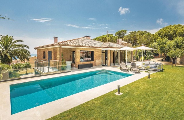 Stunning home in Alella with WiFi