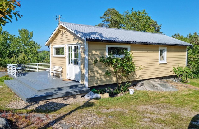 Stunning home in Brekkestø with kitchen